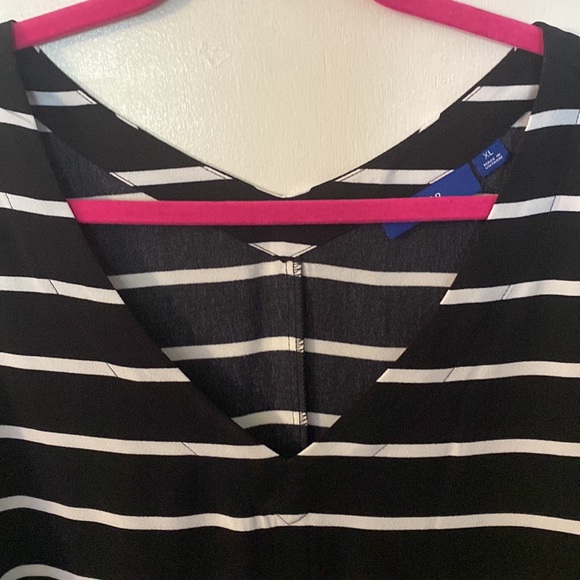 Black and white striped short sleeve dress - Picture 4 of 4